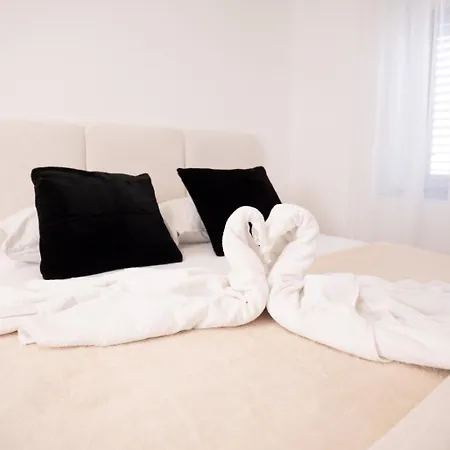 Dukley Family 3br Near Center * פודגוריצה