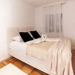 Dukley Family 3br Near Center